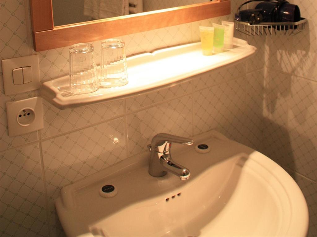 Le Chateau D'Osthoffen Bilik gambar