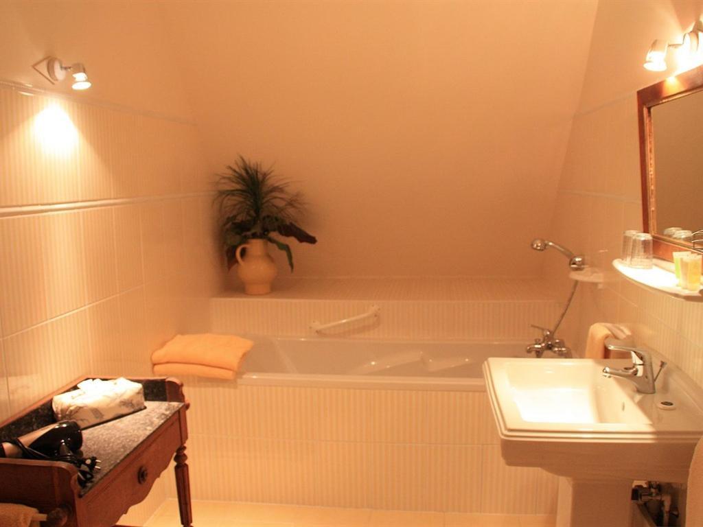 Le Chateau D'Osthoffen Bilik gambar