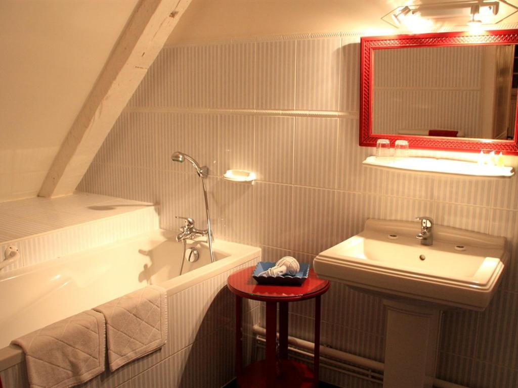 Le Chateau D'Osthoffen Bilik gambar